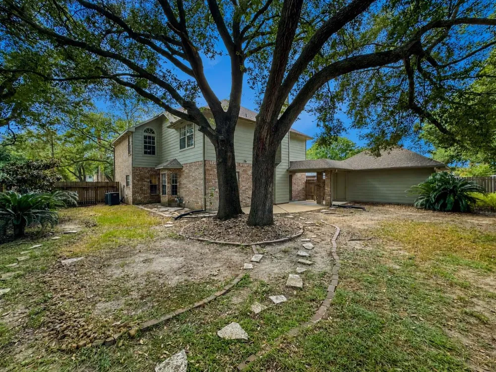 1250 Hunter Wood Drive League City, TX 77573