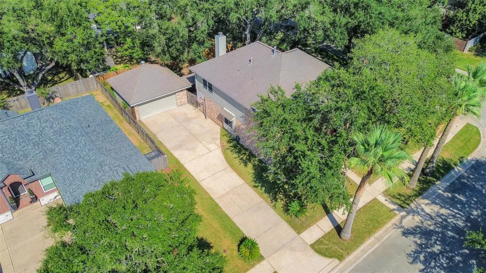 1250 Hunter Wood Drive League City, TX 77573