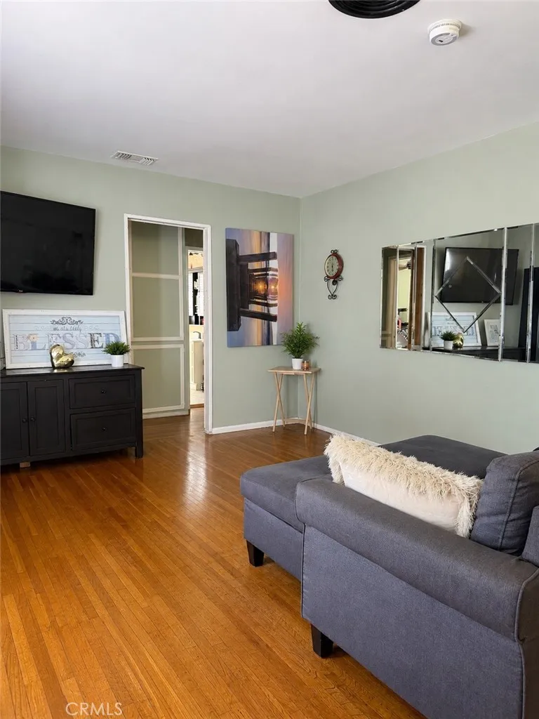 8811 Sparton Arleta, CA 91331