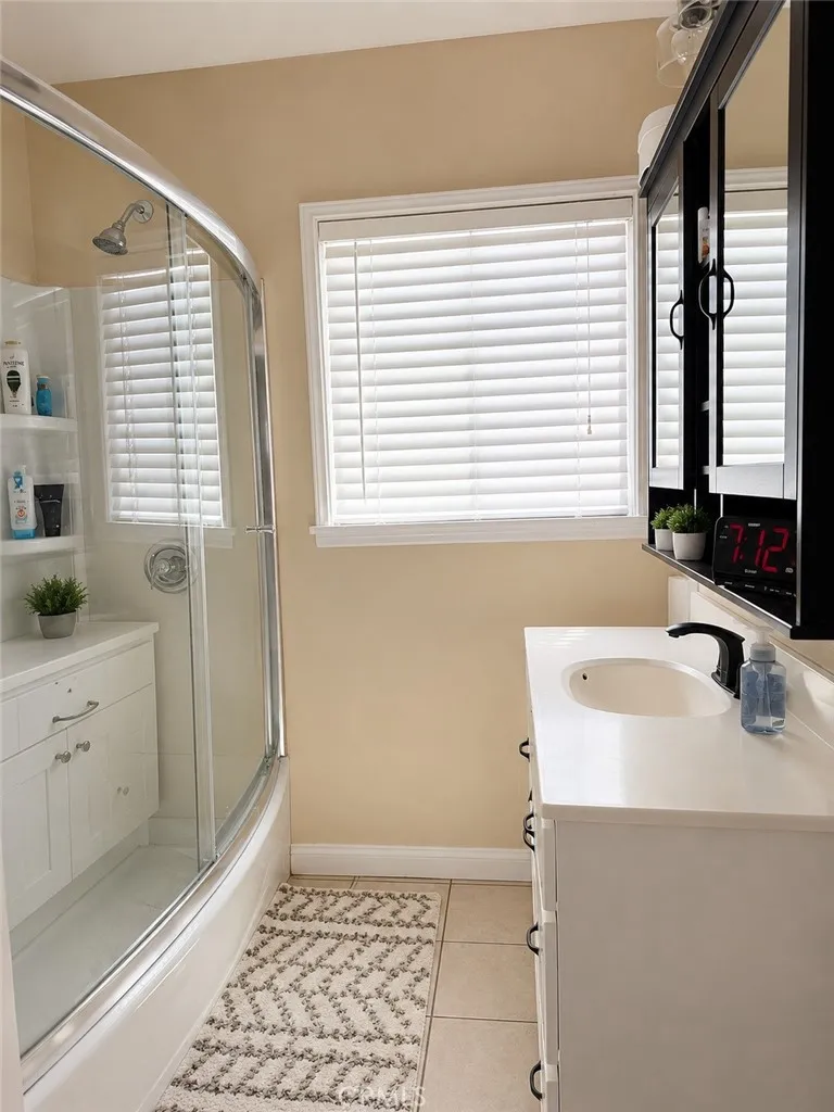 8811 Sparton Arleta, CA 91331