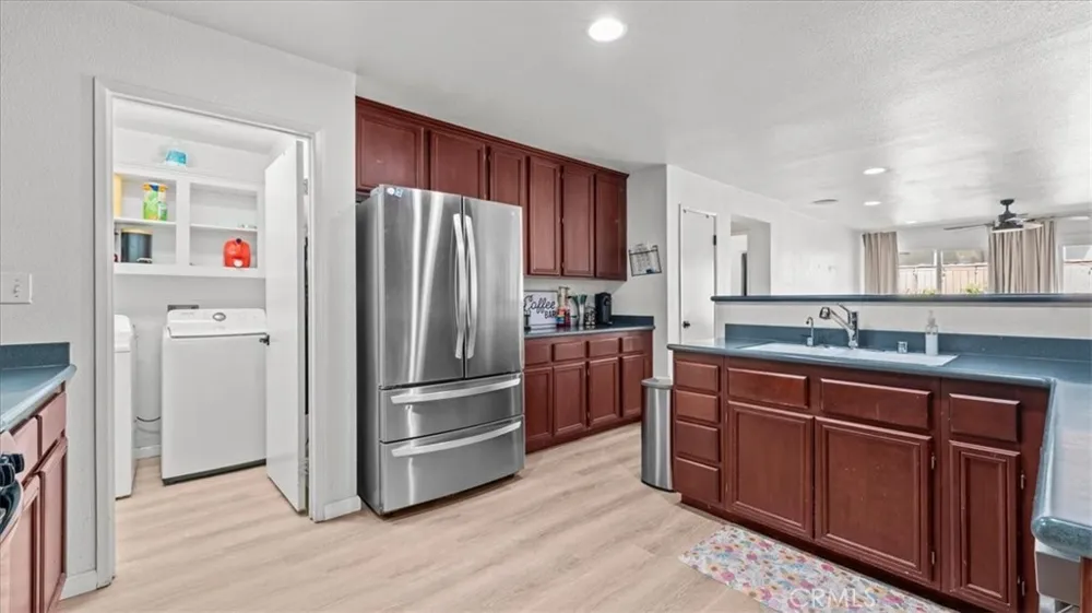 3287 El Nido Perris, CA 92571