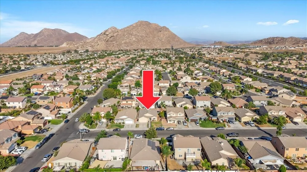 3287 El Nido Perris, CA 92571