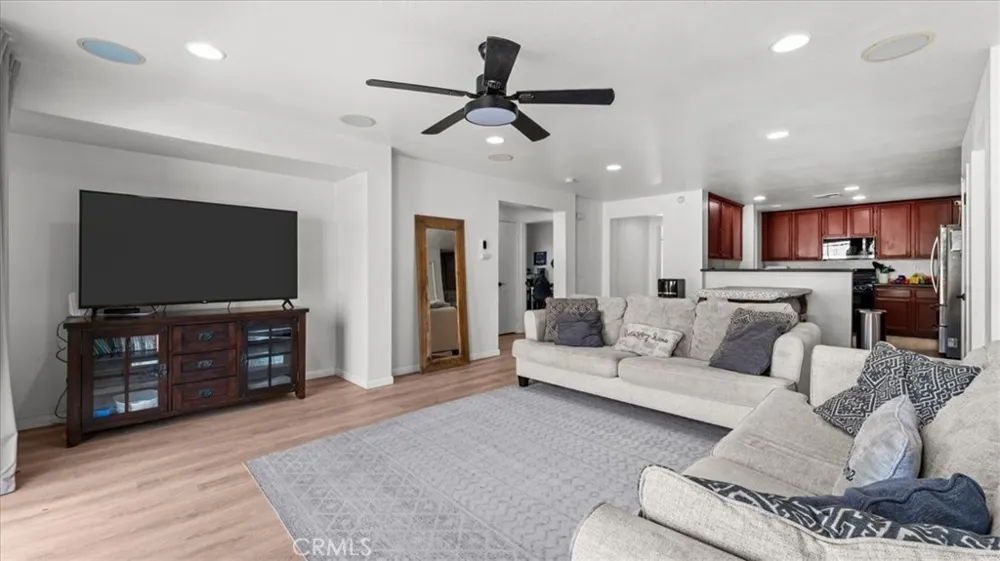 3287 El Nido Perris, CA 92571