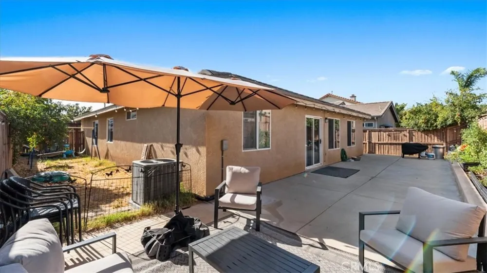 3287 El Nido Perris, CA 92571