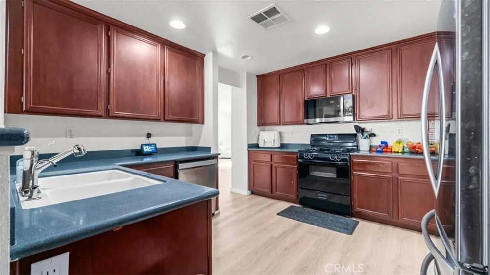 3287 El Nido Perris, CA 92571
