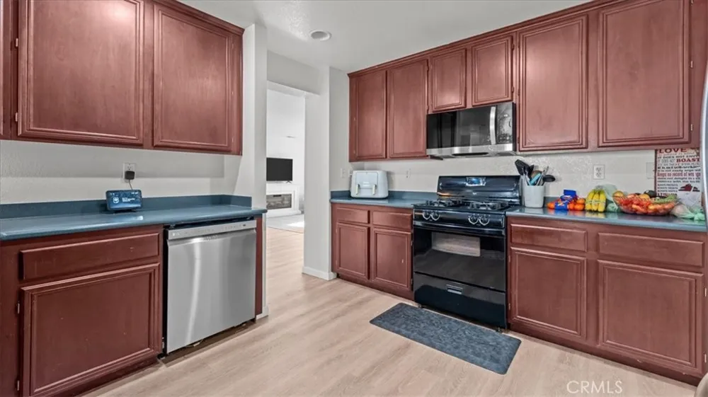 3287 El Nido Perris, CA 92571