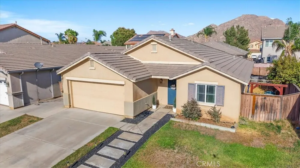 3287 El Nido Perris, CA 92571