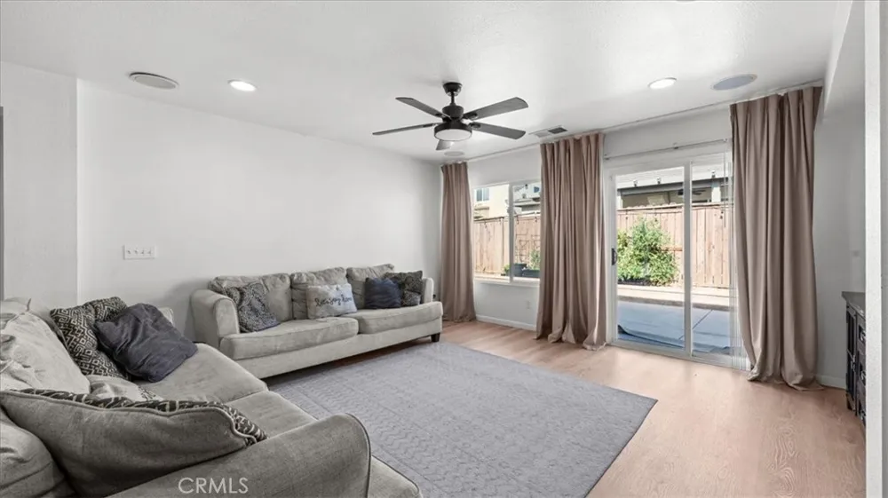 3287 El Nido Perris, CA 92571