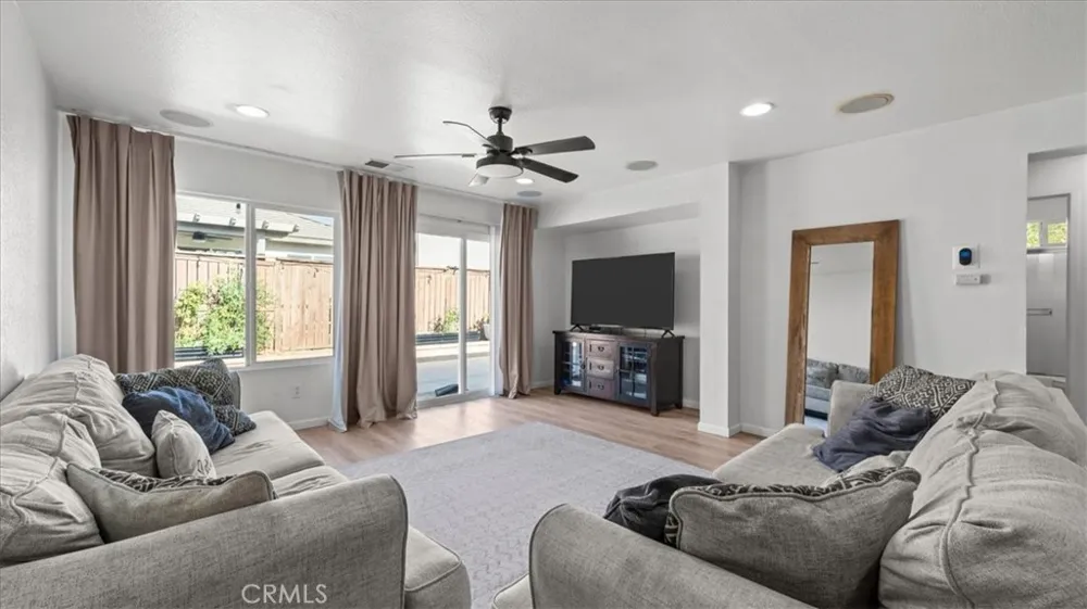 3287 El Nido Perris, CA 92571