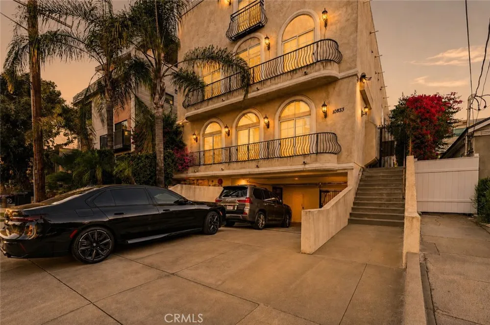 10833 Kling Street #4 North Hollywood, CA 91602
