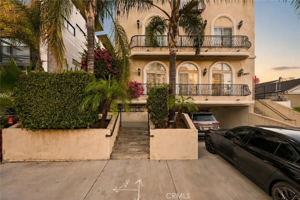 10833 Kling Street #4 North Hollywood, CA 91602