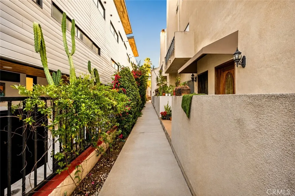 10833 Kling Street #4 North Hollywood, CA 91602