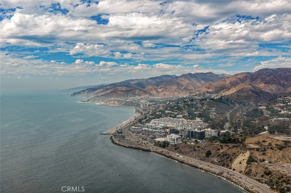 16860 Livorno Pacific Palisades, CA 90272