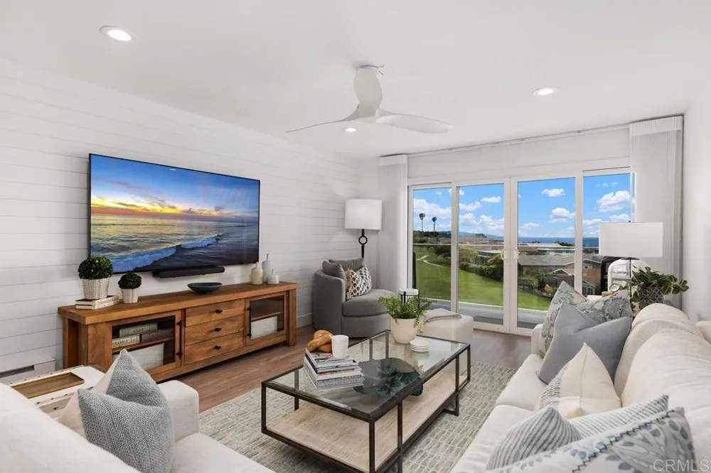 640 W Solana Circle #11 Solana Beach, CA 92075