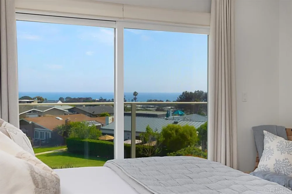 640 W Solana Circle #11 Solana Beach, CA 92075