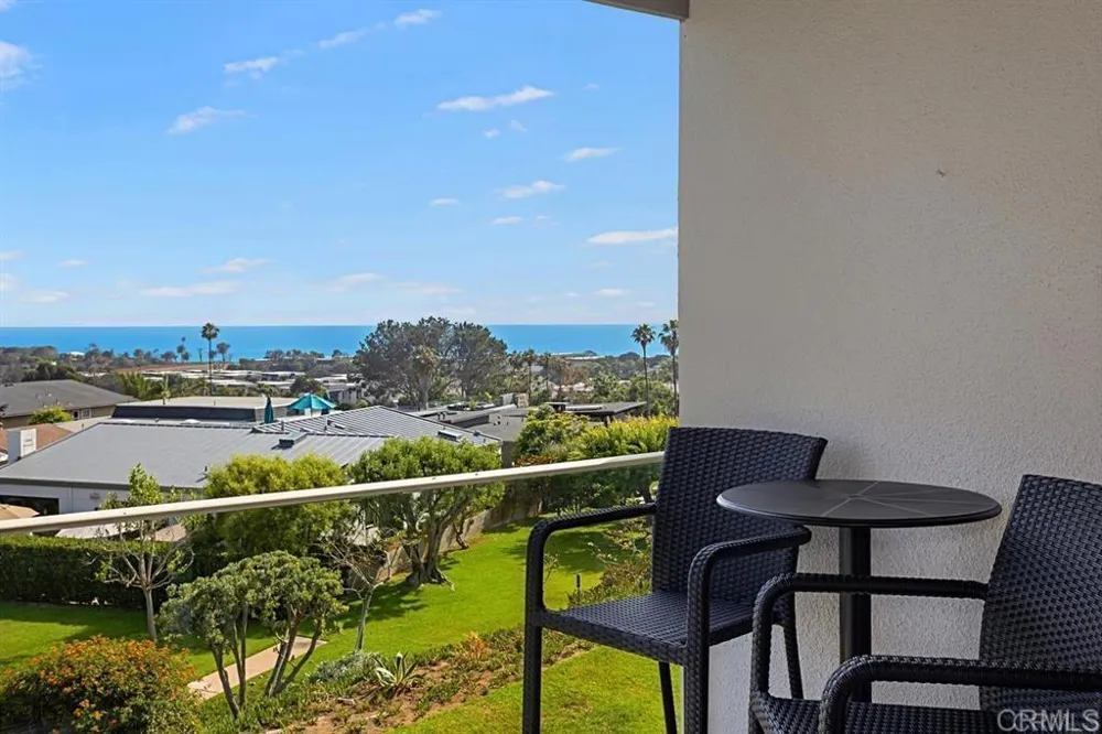 640 W Solana Circle #11 Solana Beach, CA 92075