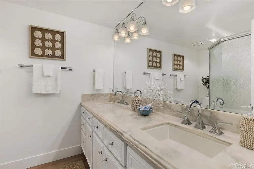 640 W Solana Circle #11 Solana Beach, CA 92075