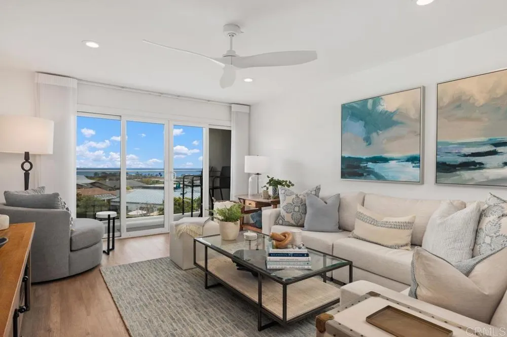 640 W Solana Circle #11 Solana Beach, CA 92075