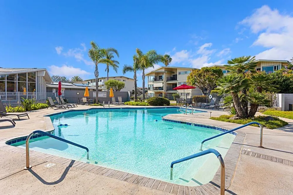 640 W Solana Circle #11 Solana Beach, CA 92075