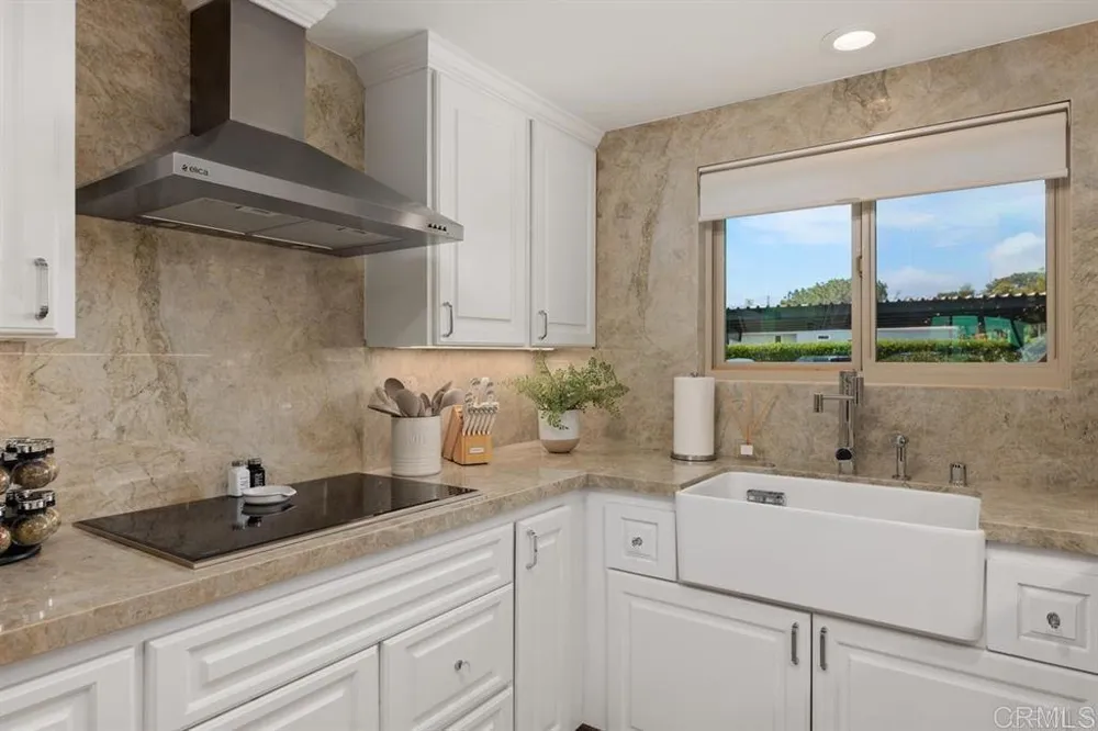 640 W Solana Circle #11 Solana Beach, CA 92075