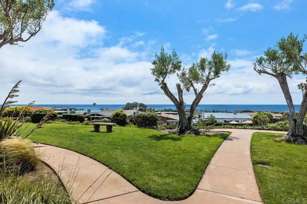 640 W Solana Circle #11 Solana Beach, CA 92075