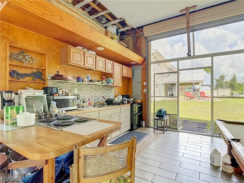 Pompano Avenue Cape Coral, FL 33991