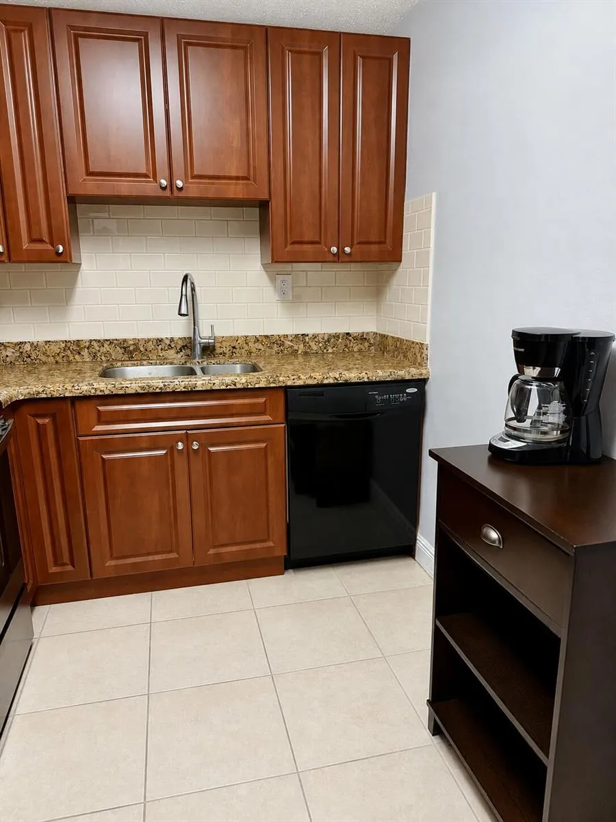 405 MEADOWS CIRCLE #405 Boynton Beach, FL 33436