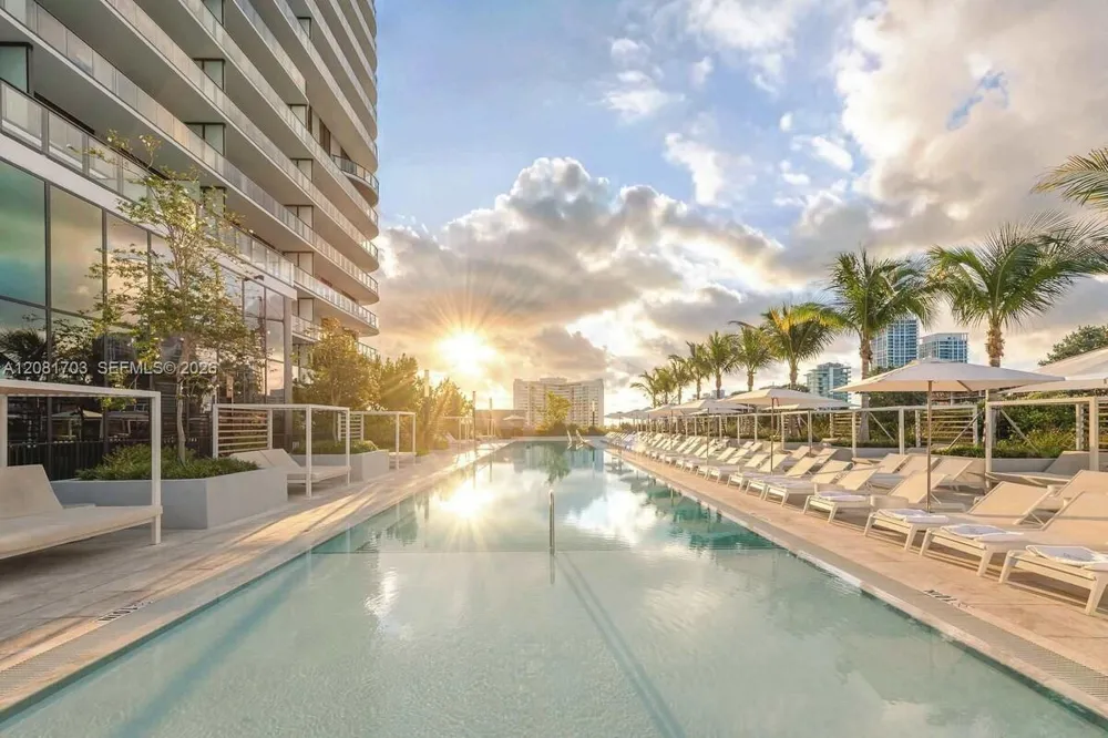 580 72ND st #2105 Miami Beach, FL 33141