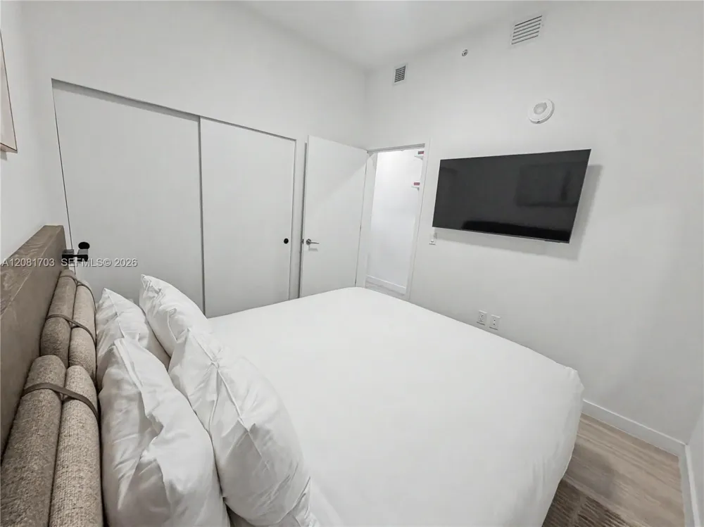 580 72ND st #2105 Miami Beach, FL 33141