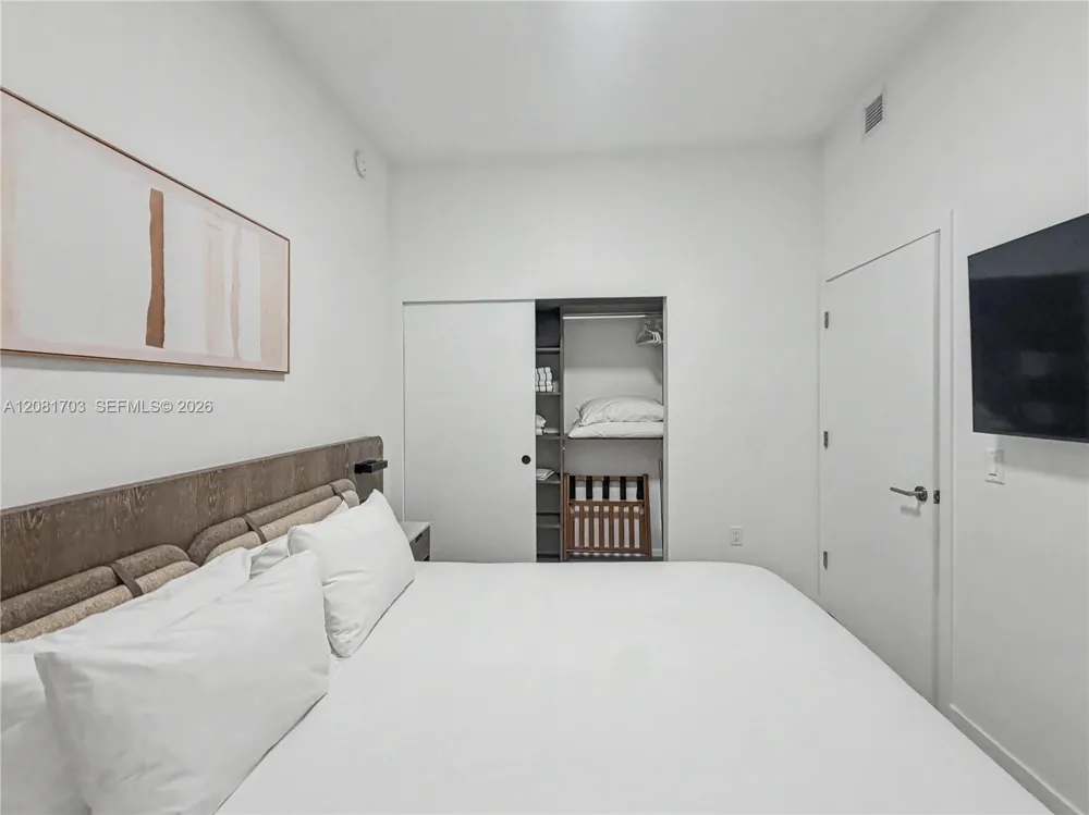 580 72ND st #2105 Miami Beach, FL 33141