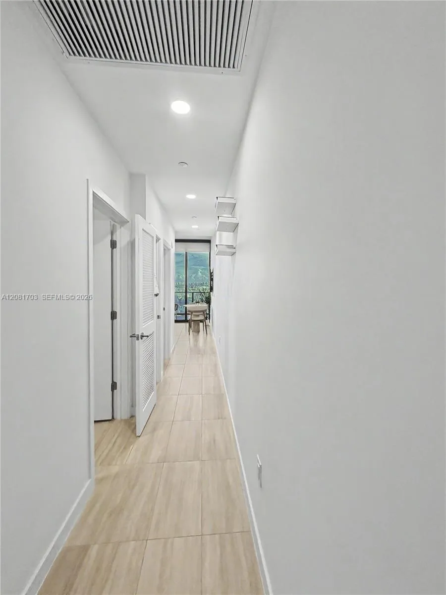 580 72ND st #2105 Miami Beach, FL 33141