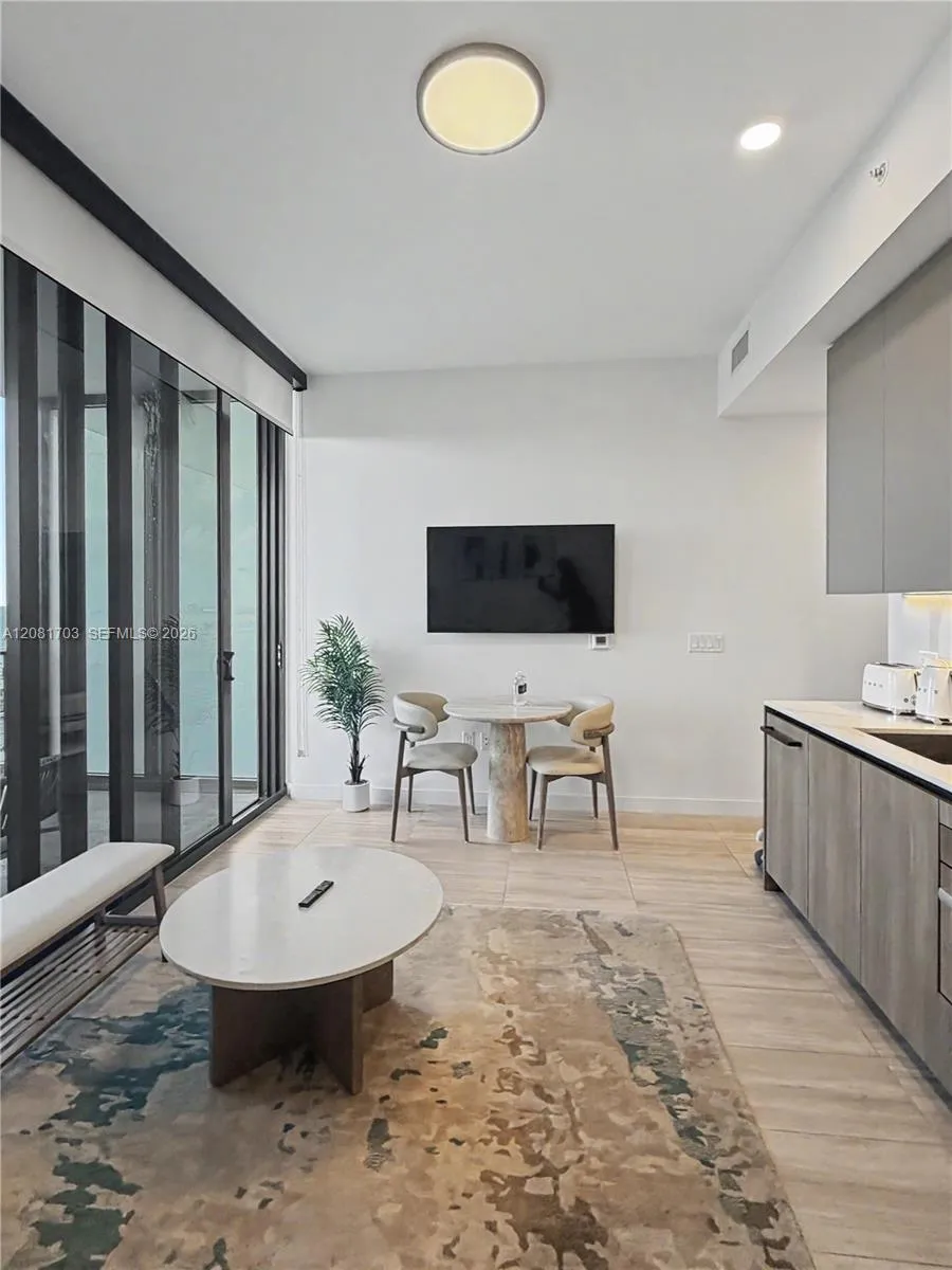 580 72ND st #2105 Miami Beach, FL 33141