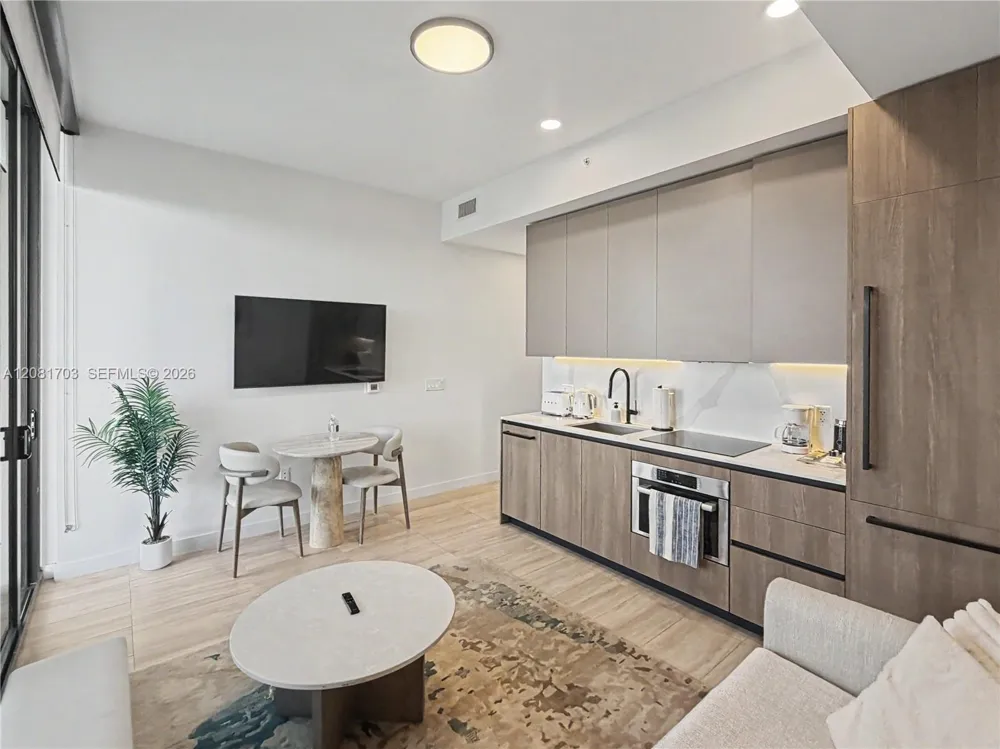 580 72ND st #2105 Miami Beach, FL 33141