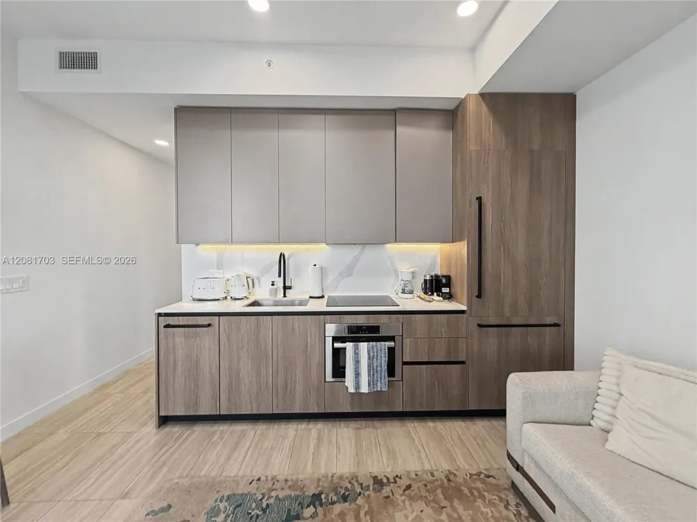 580 72ND st #2105 Miami Beach, FL 33141