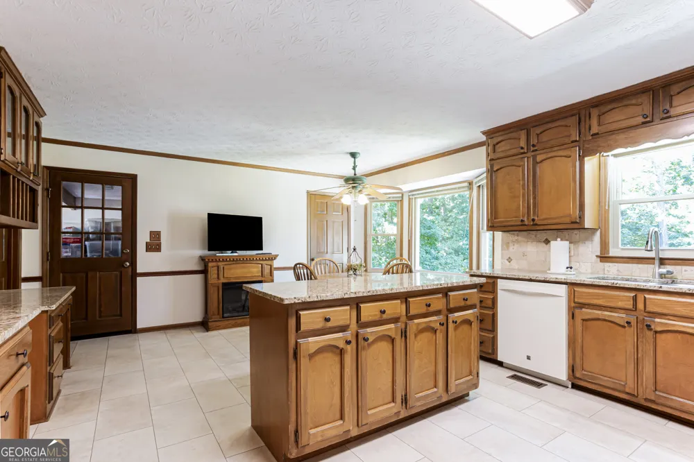 2431 Chimney Top Lane Snellville, GA 30078
