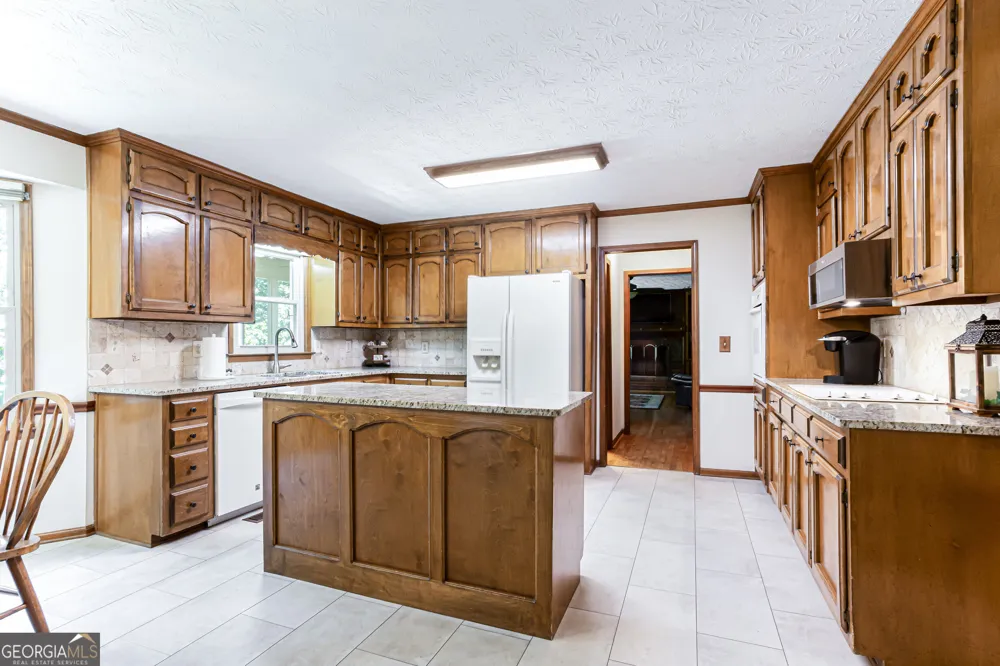 2431 Chimney Top Lane Snellville, GA 30078