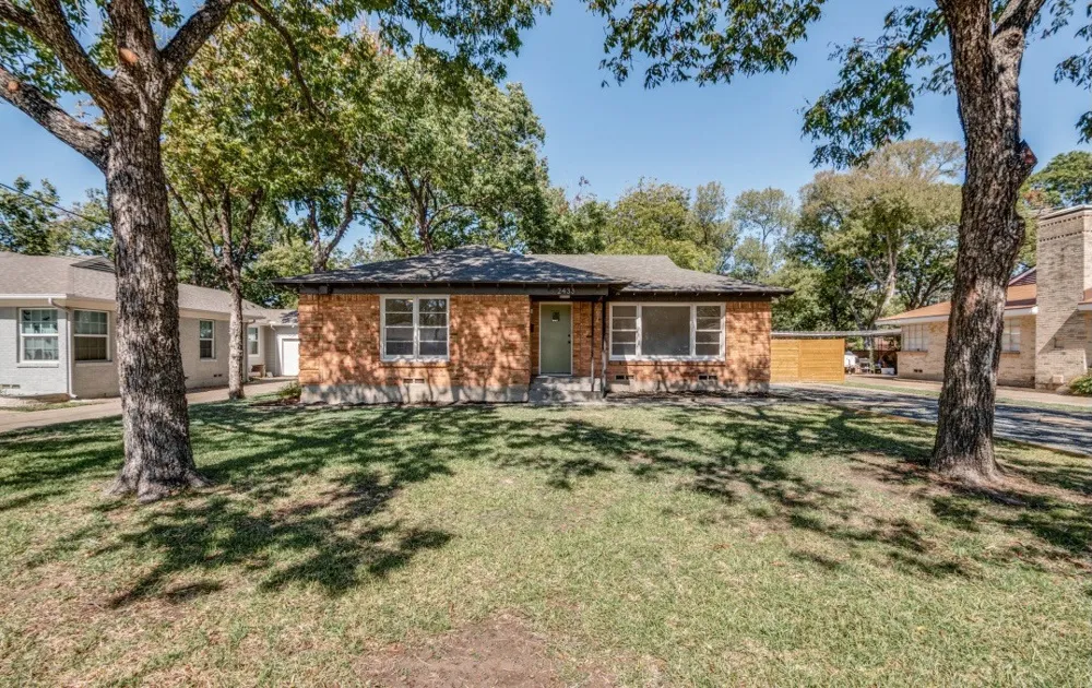 2433 Southwood Drive Dallas, TX 75233