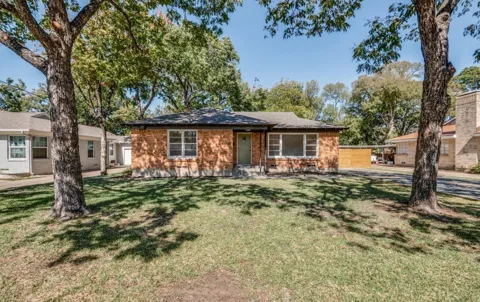 2433 Southwood Drive