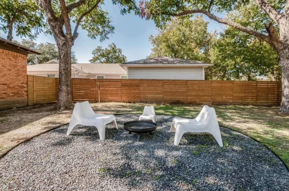 2433 Southwood Drive Dallas, TX 75233