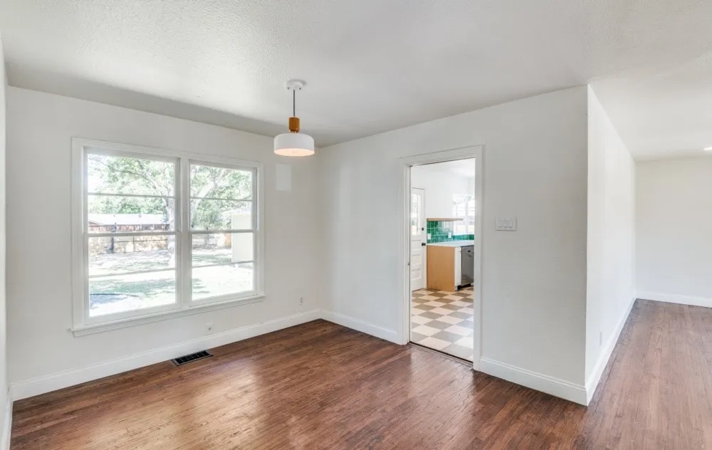 2433 Southwood Drive Dallas, TX 75233
