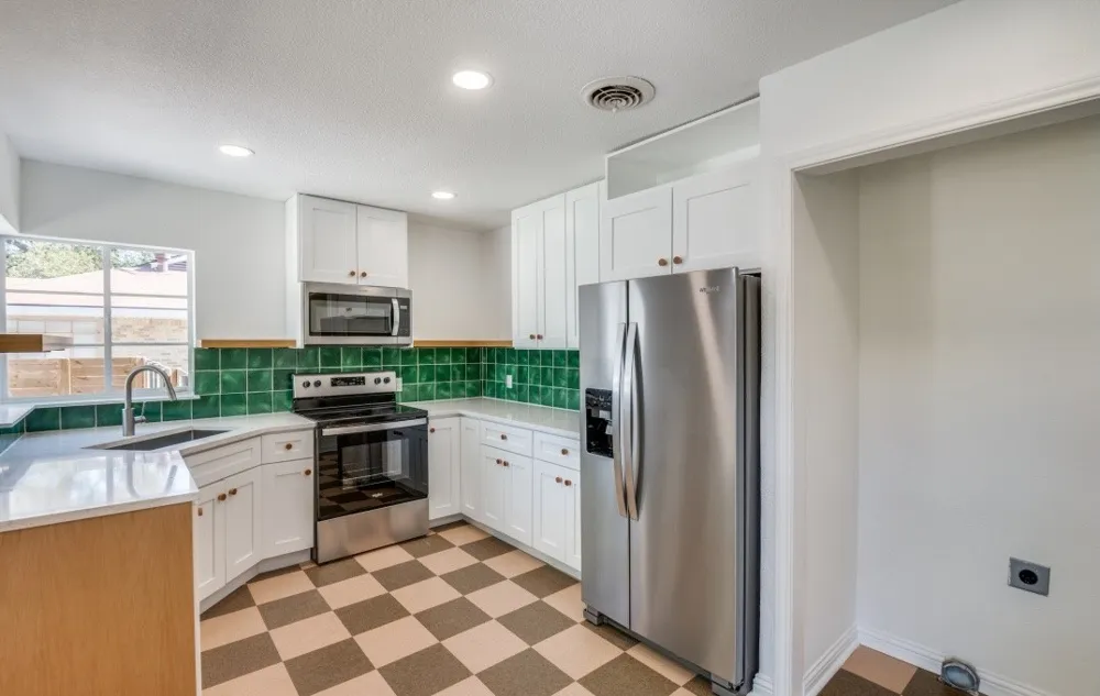 2433 Southwood Drive Dallas, TX 75233