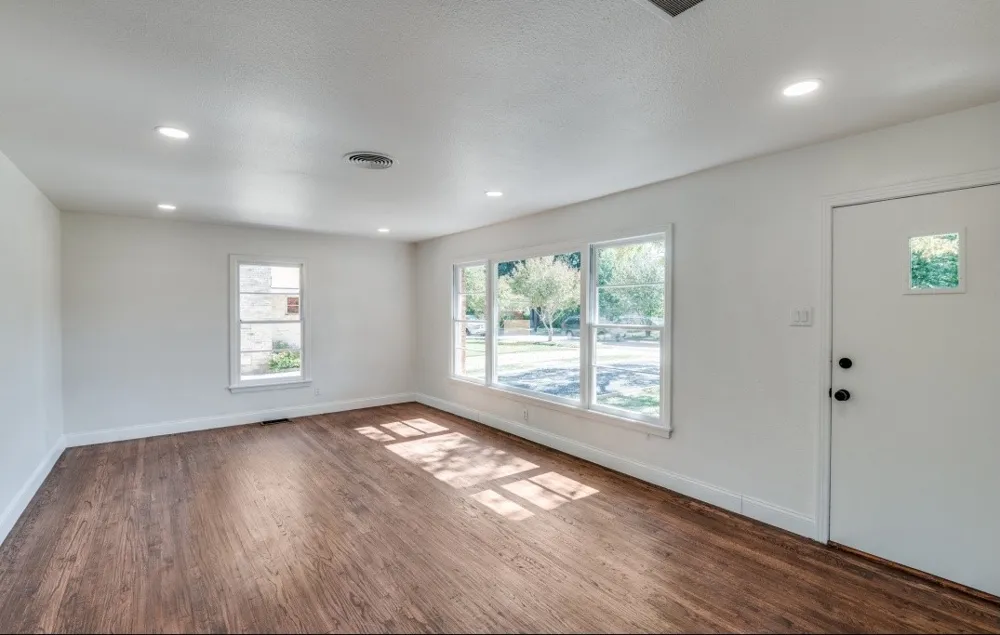 2433 Southwood Drive Dallas, TX 75233