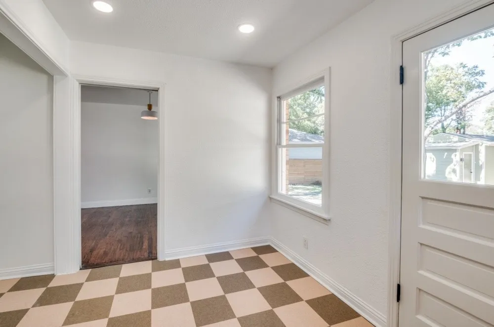 2433 Southwood Drive Dallas, TX 75233