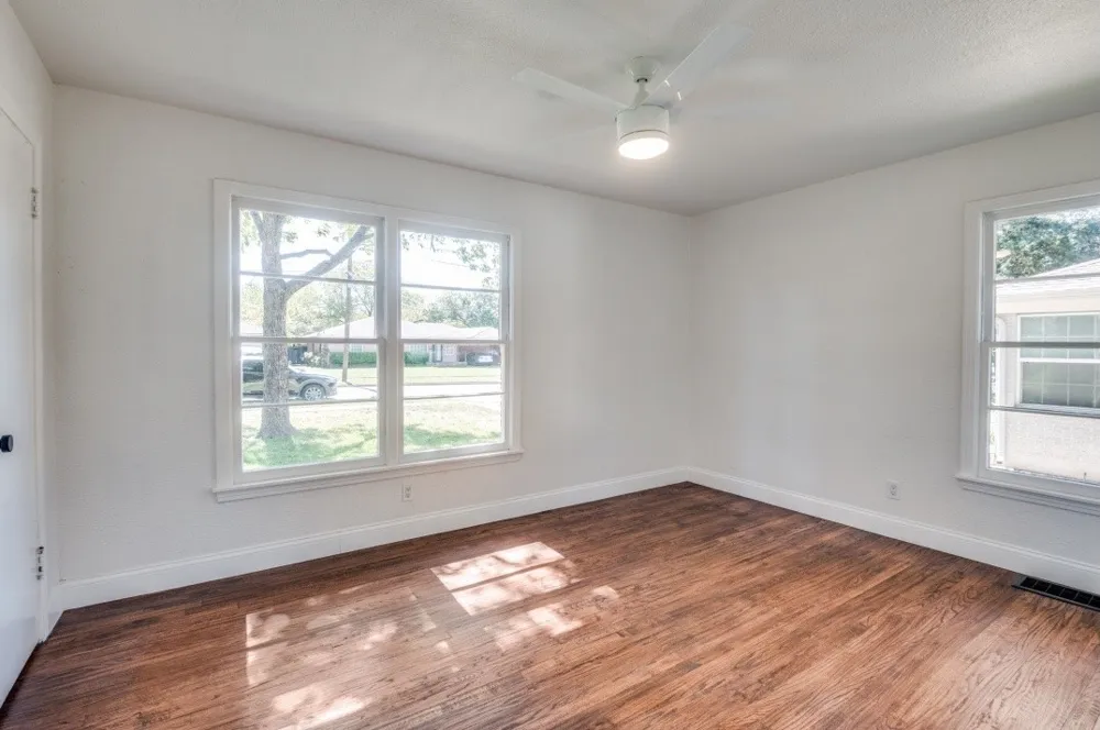 2433 Southwood Drive Dallas, TX 75233