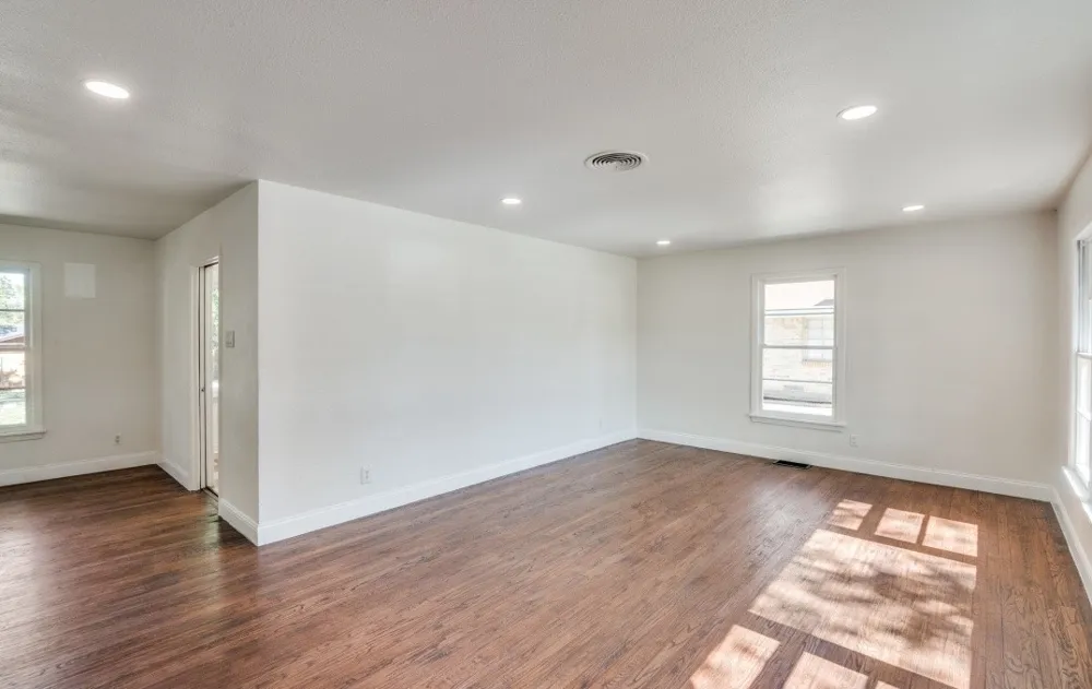 2433 Southwood Drive Dallas, TX 75233