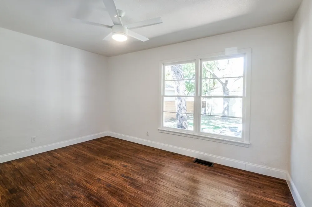 2433 Southwood Drive Dallas, TX 75233