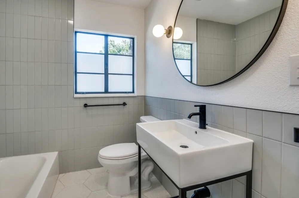 2433 Southwood Drive Dallas, TX 75233