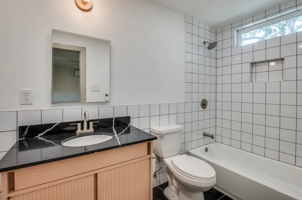 2433 Southwood Drive Dallas, TX 75233