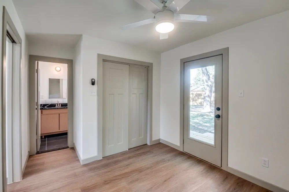 2433 Southwood Drive Dallas, TX 75233
