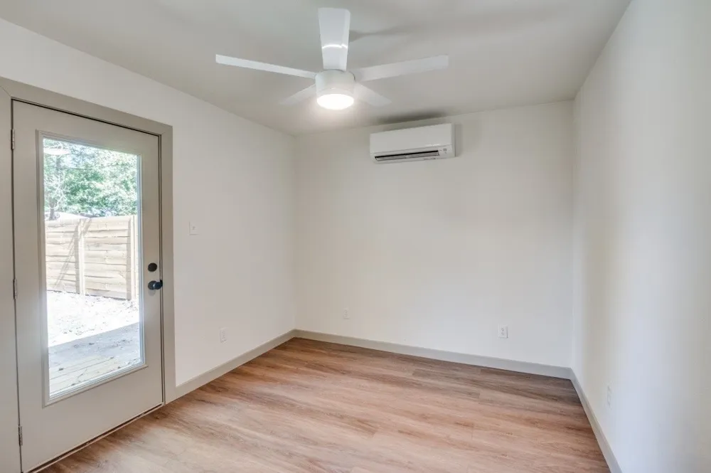 2433 Southwood Drive Dallas, TX 75233